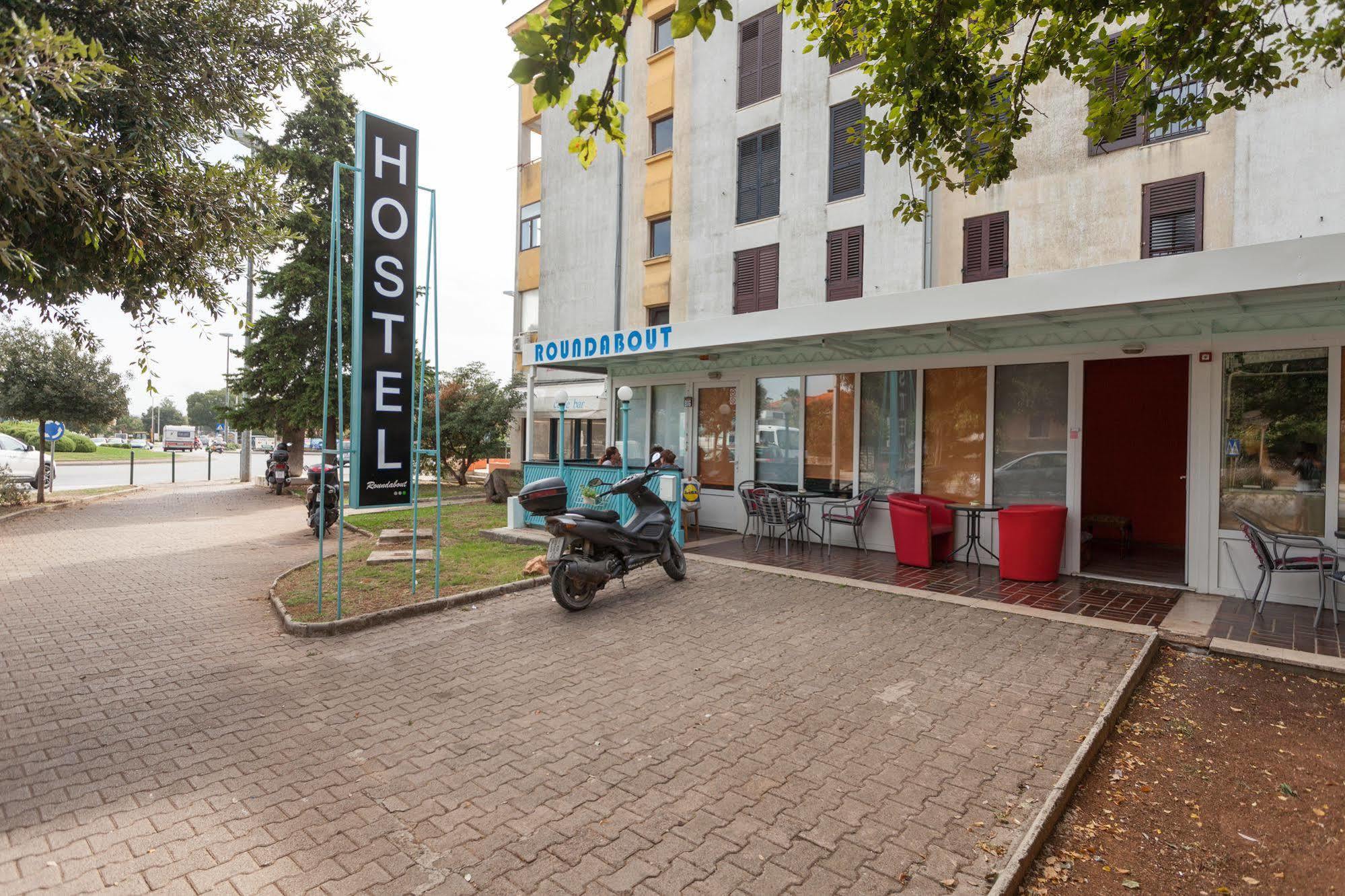 Roundabout Hostel - Hostel Ровинь Экстерьер фото
