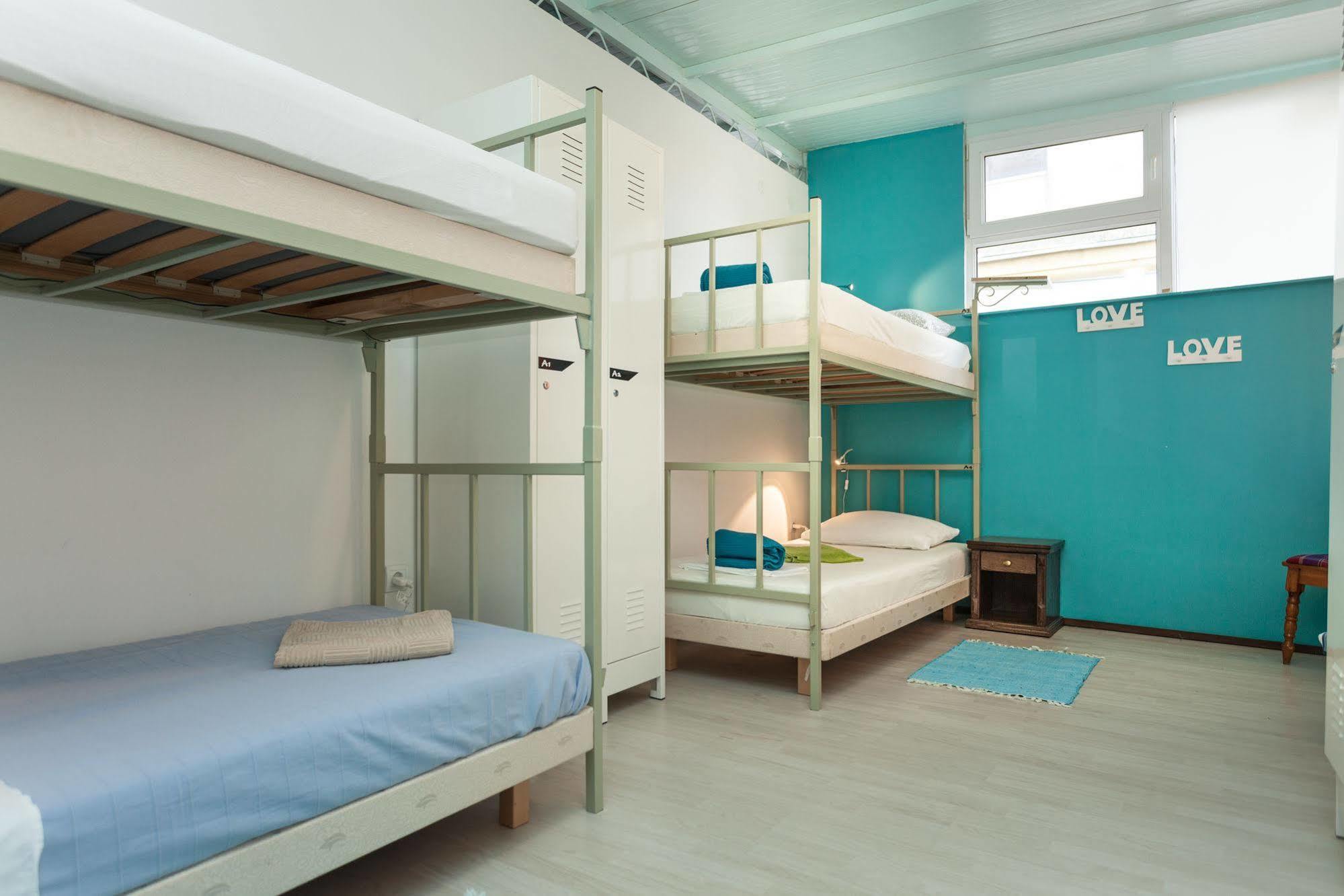 Roundabout Hostel - Hostel Ровинь Экстерьер фото