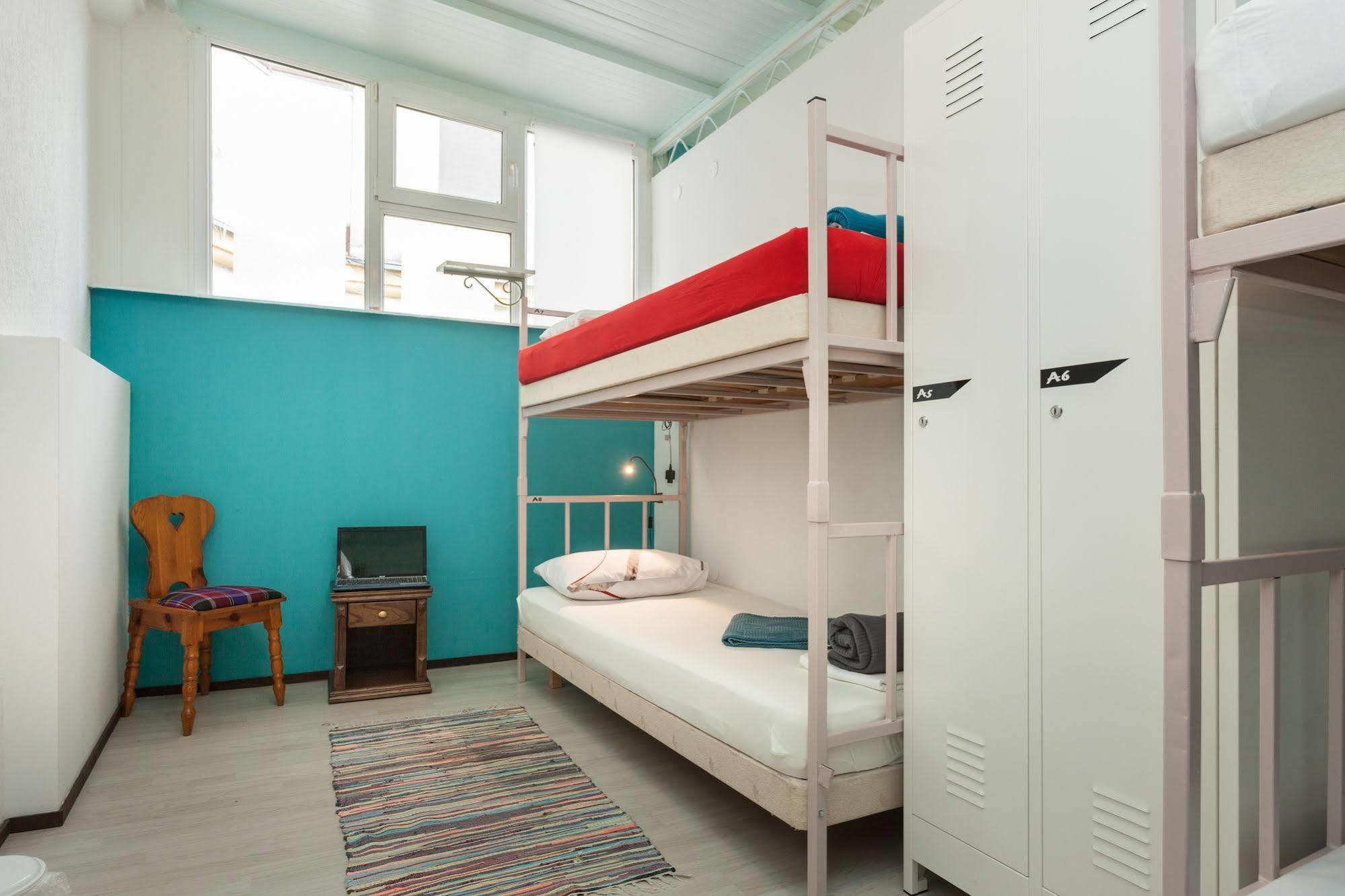 Roundabout Hostel - Hostel Ровинь Экстерьер фото