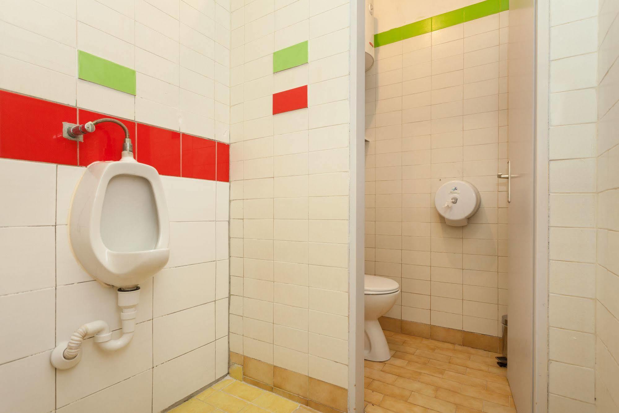 Roundabout Hostel - Hostel Ровинь Экстерьер фото