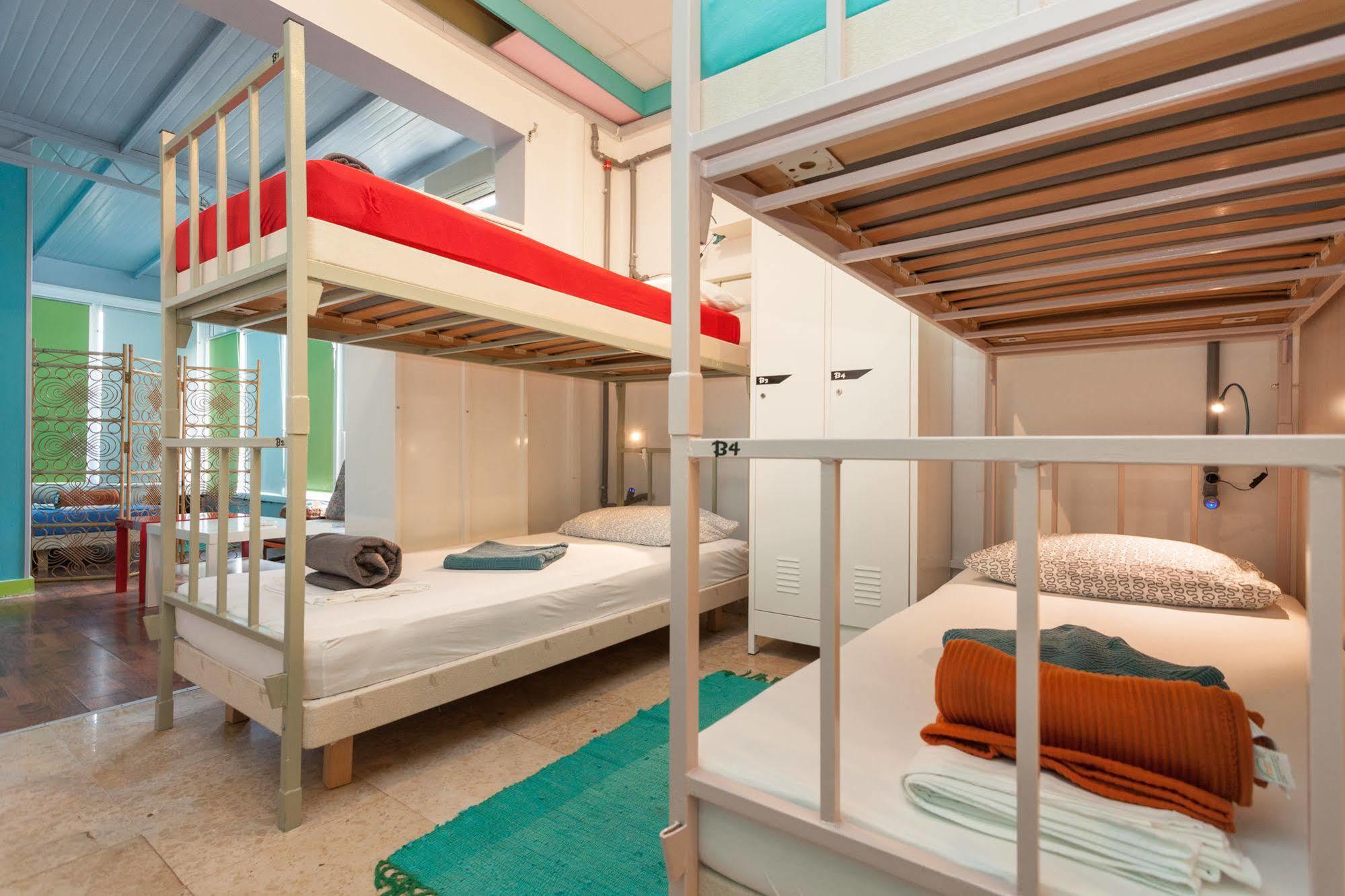 Roundabout Hostel - Hostel Ровинь Экстерьер фото