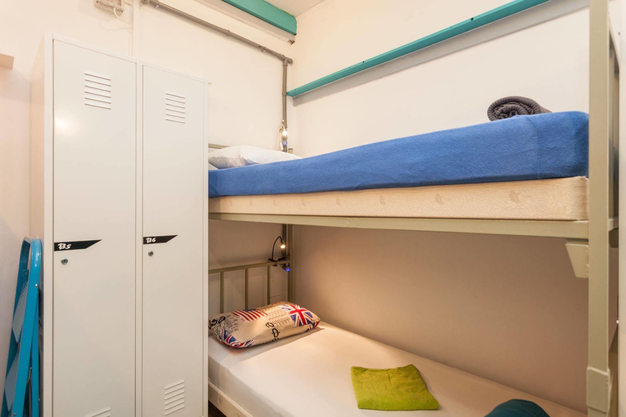 Roundabout Hostel - Hostel Ровинь Экстерьер фото