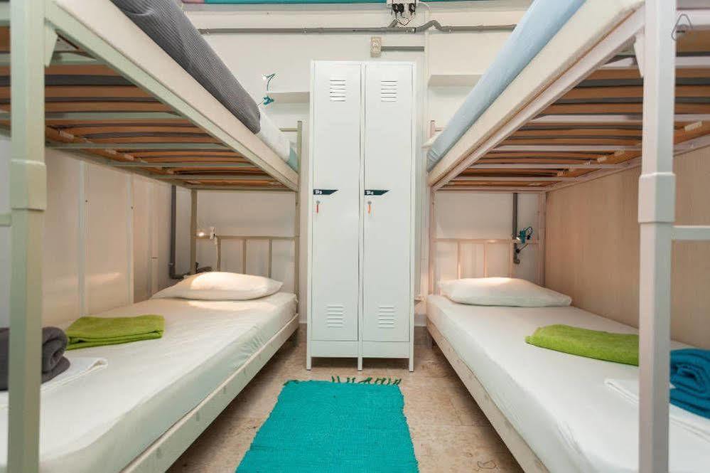 Roundabout Hostel - Hostel Ровинь Экстерьер фото